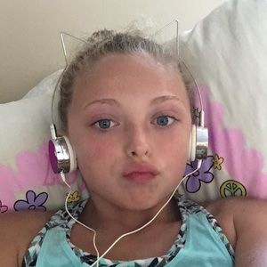 Meet your Posher, Stella